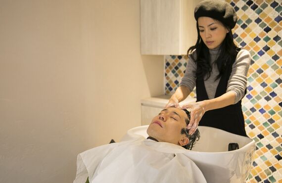 拝島の美容院(vivarc)にはリラックスして受けられるヘッドスパがございます